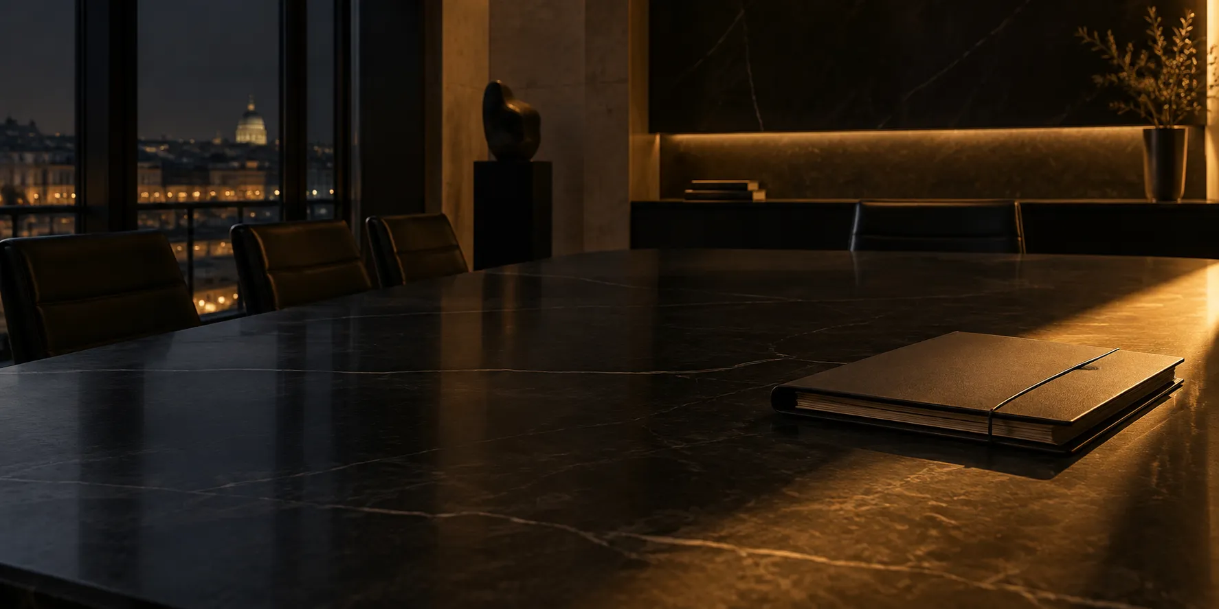Salle de réunion, dossier fermé sur la table — confidentialité des missions